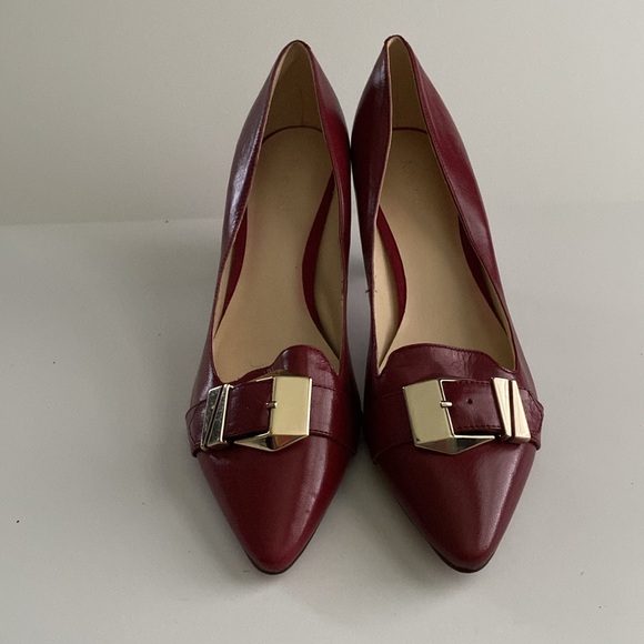 Nine West Muted Red Heels with Gold Plated Buckle Size 9.5 - Picture 2 of 9